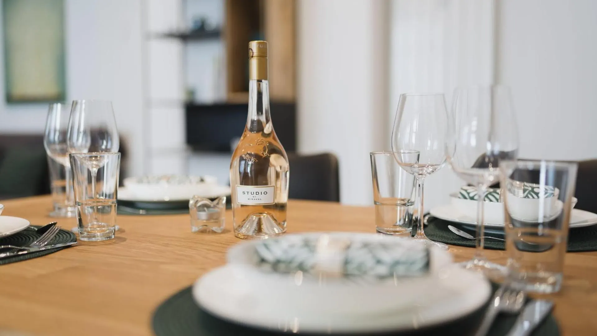 Homely Berlin - Luxury Loft, Modern, Near Kurfuerstendamm I Cafe Apartment