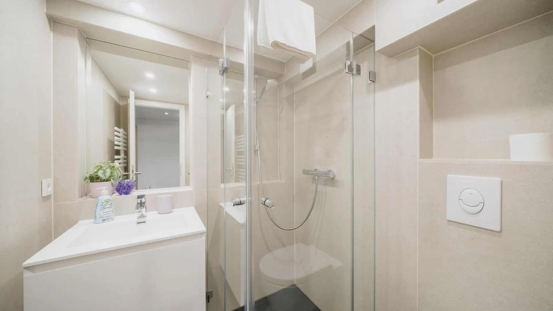 Homely Berlin - Luxury Loft, Modern, Near Kurfuerstendamm I Cafe Germany